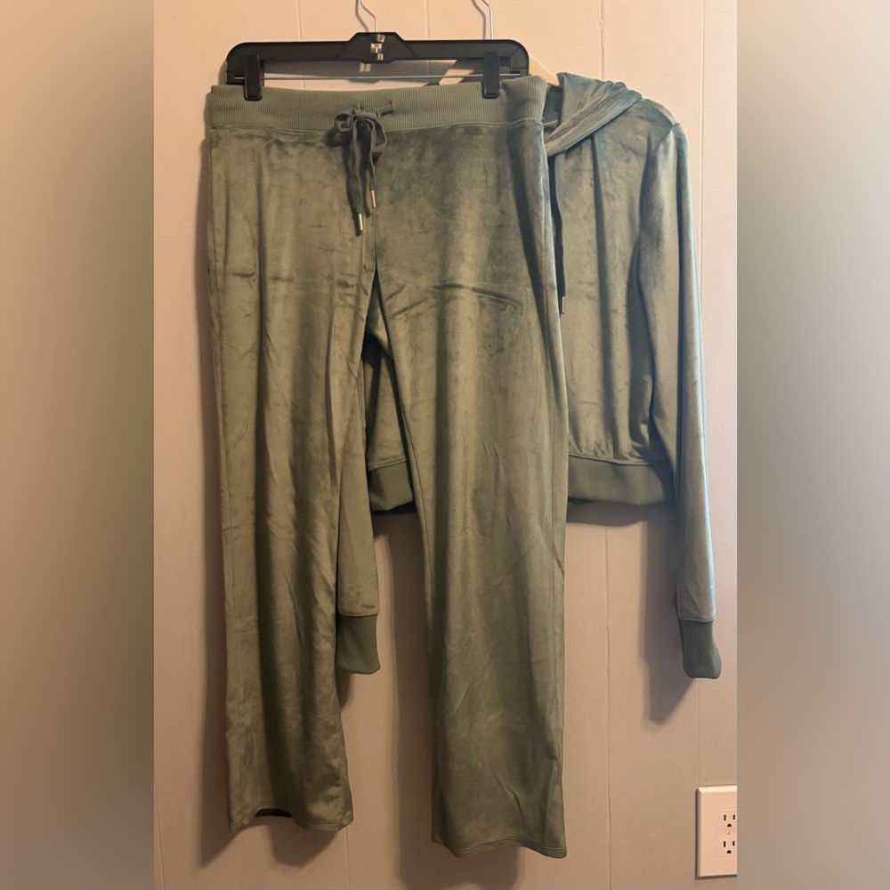 aerie Olive Green Velour Lounge Pants & Hoodie Set Top is XL bottom is medium